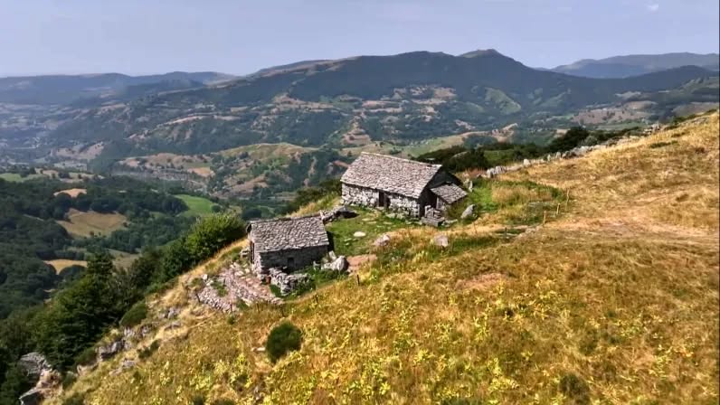 La terre des volcans (Des racines & des ailes)